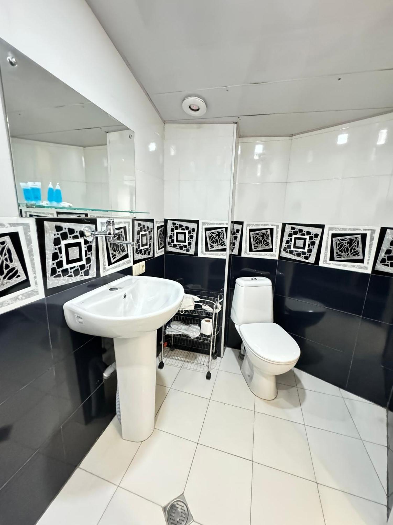 Tbilisi Center Hotel Екстериор снимка