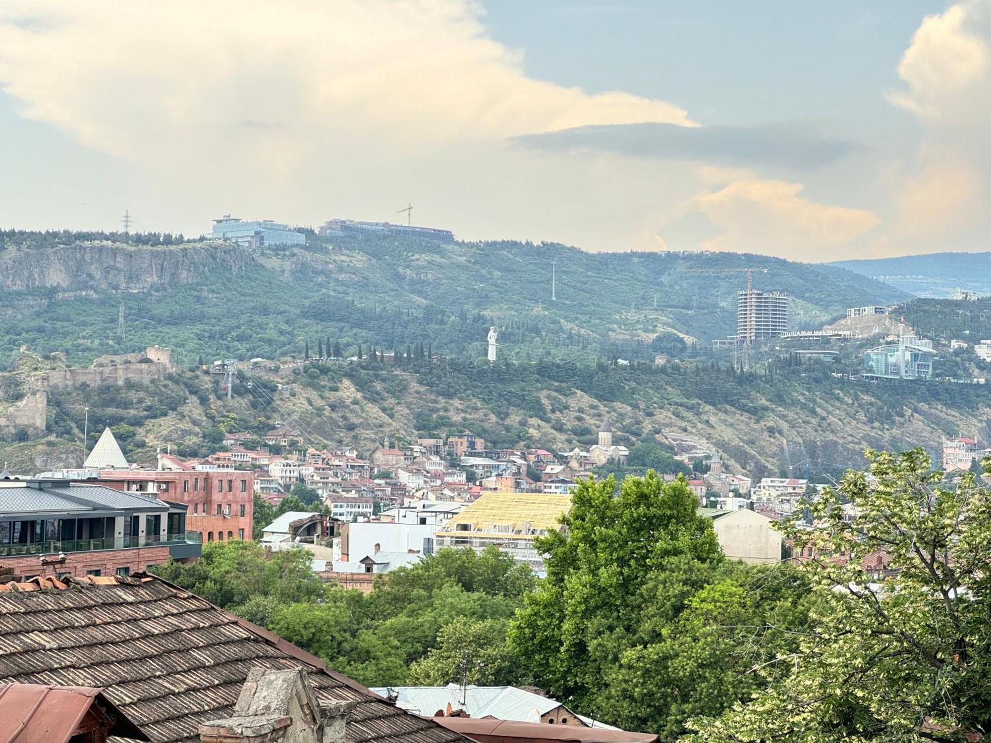 Tbilisi Center Hotel Екстериор снимка