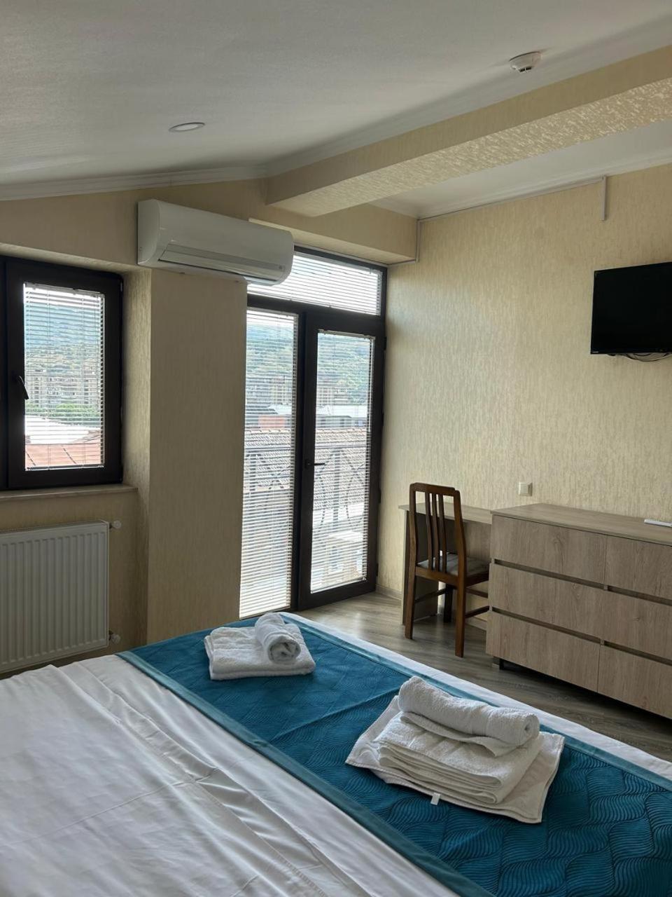Tbilisi Center Hotel Екстериор снимка